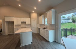 2301 N 8th Avenue E, Newton, IA 50208