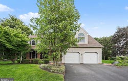 157 KINGS GATE Drive, LITITZ, PA 17543
