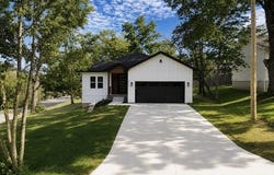206 S 8th Avenue, Ozark, MO 65721