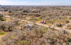 1018 N Hackberry Avenue, Luling, TX 78648