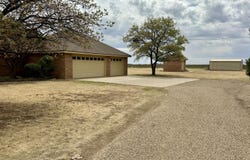 7211 Olton Rd, Plainview, TX 79072