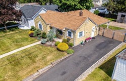30 Walnut Street, Edison, NJ 08817