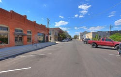 110 NE 2nd St, Smithville, TX 78957
