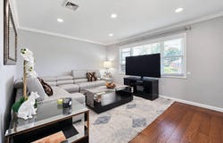 678 Clinton Ave, Uniondale, NY 11553