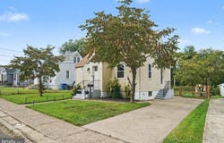 423 E PARK Avenue, MAPLE SHADE, NJ 08052