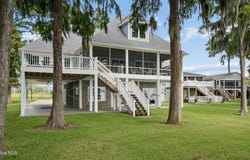 57 W Bayside Drive, Chocowinity, NC 27817
