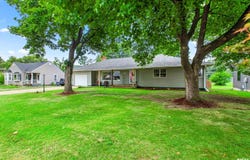 145 N PARK Drive, Canton, IL 61520