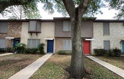1039 N Chenango St., Angleton, TX 77515