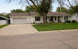 1430 Birch St, Hull, IA 51239