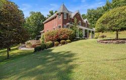 563 Juniper Ln, Gallipolis, OH 45631