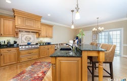 14 Billingsgate Drive, Simsbury, CT 06070