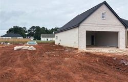 1105 Clara Dr E, Valley, AL 36854