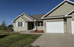 6036 SE Adams St, Topeka, KS 66609
