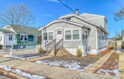 137 W Johnson Ave, Somers Point, NJ 08244