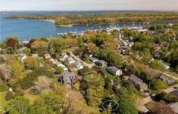 01 Venus Drive, Warwick, RI 02818