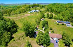 637 Hilltop St, Marion, VA 24354