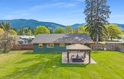103 N 8th Ave, Ione, WA 99139