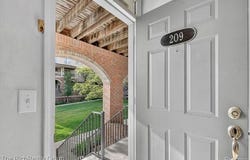209 Amys Walk, Auburn Hills, MI 48326