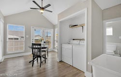 107 N C St, Lenoir City, TN 37771