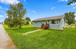 208 Middle St, Mediapolis, IA 52637