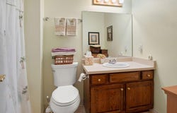 542 Pewaukee Rd, Pewaukee, WI 53072