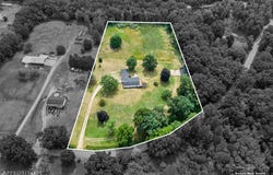 2168 Kellogg Road, Ionia, MI 48846