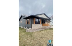 109 E Brown St, Luverne, MN 56156
