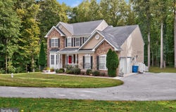 8100 HOLLOW TREE LN, UPPER MARLBORO, MD 20772