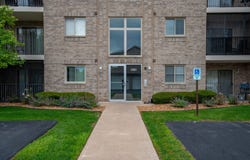 6810 Ridge Point Drive, Oak Forest, IL 60452