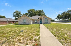 501 Noah Ln, Lindale, TX 75771