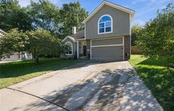 18207 Rollins Drive, Smithville, MO 64089