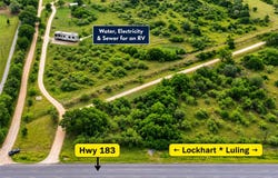 227 Henderson Ln, Lockhart, TX 78644