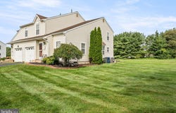435 LONGFELLOW Drive, WILLIAMSTOWN, NJ 08094