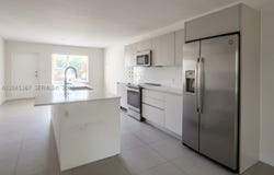 2535 NE 193rd St, Miami, FL 33180