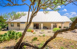 128 W Ridge Rd, Ingram, TX 78025