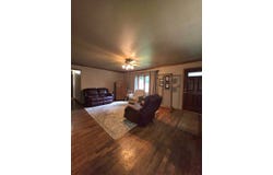 702 E Tampa Dr, Robinson, IL 62454
