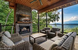 1990 Blackthorn Tr, Sevierville, TN 37876