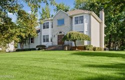 11 Camelot Drive, Monroe, NJ 08831