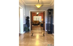 812 S Clowe Ave, Artesia, NM 88210