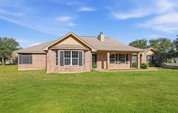200 Apache Trail St, Burnet, TX 78611