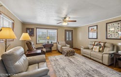 704 Pea Ridge Rd, Sunbright, TN 37872