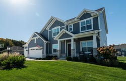 W223N4515 Boxleaf Ln, Pewaukee, WI 53072
