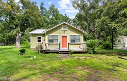 112 Opal Chambers, Apalachicola, FL 32320