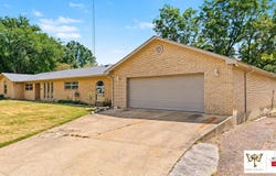913 Elizabeth St, Gilmer, TX 75644