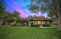 150 Oak Creek Circle, Luling, TX 78648
