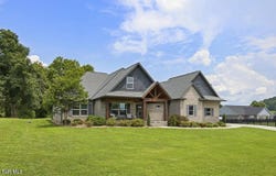 2704 River Island Boulevard, Kodak, TN 37764