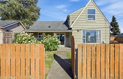 208 SW 3RD Ave, Kelso, WA 98626