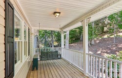 7 Maple Leaf Drive, Hendersonville, NC 28739