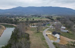 Wagon Lane, Speedwell, TN 37870