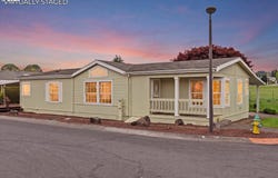 33720 SE Springlake Dr, Scappoose, OR 97056